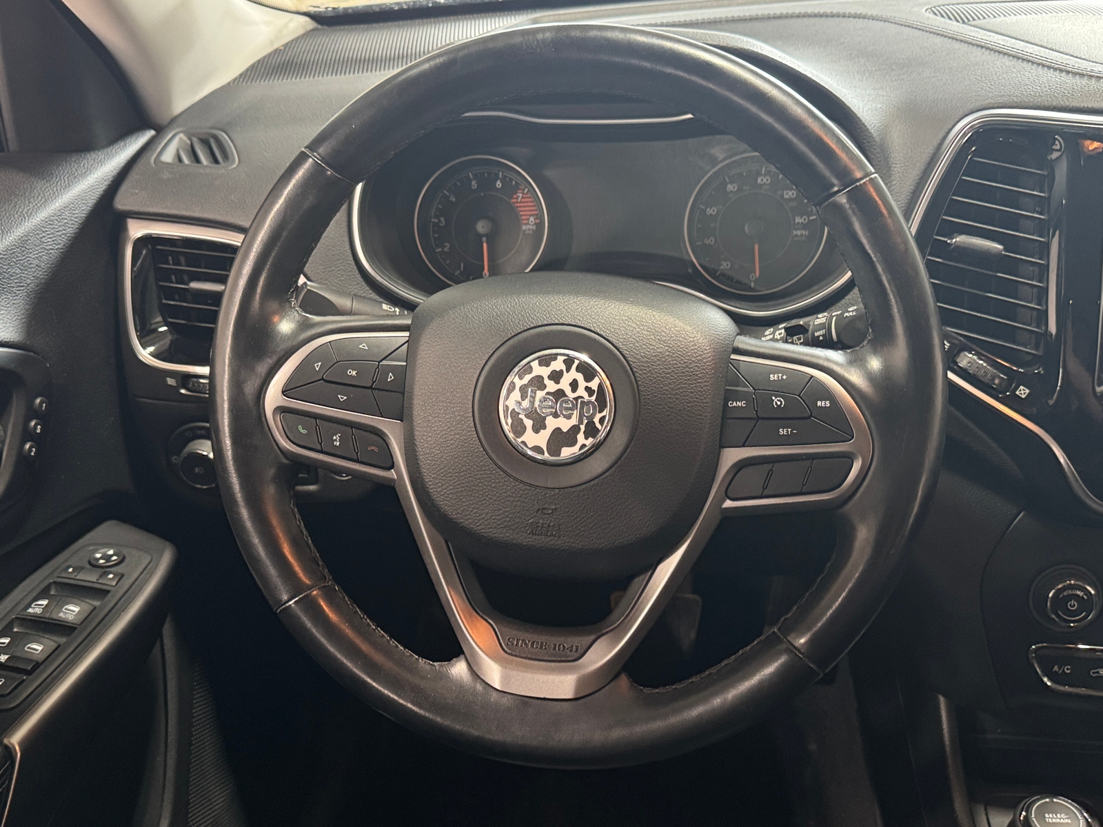 Thumbnail: 2020 Jeep Cherokee - 4