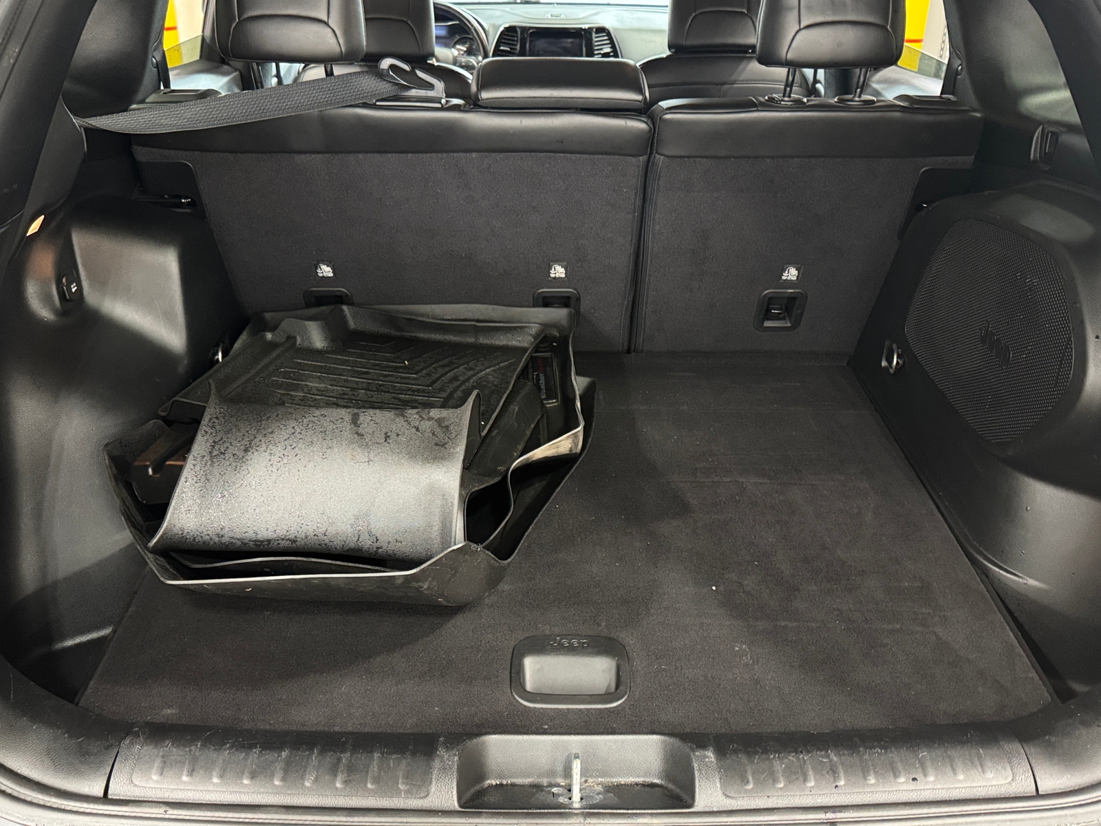 Thumbnail: 2020 Jeep Cherokee - 6