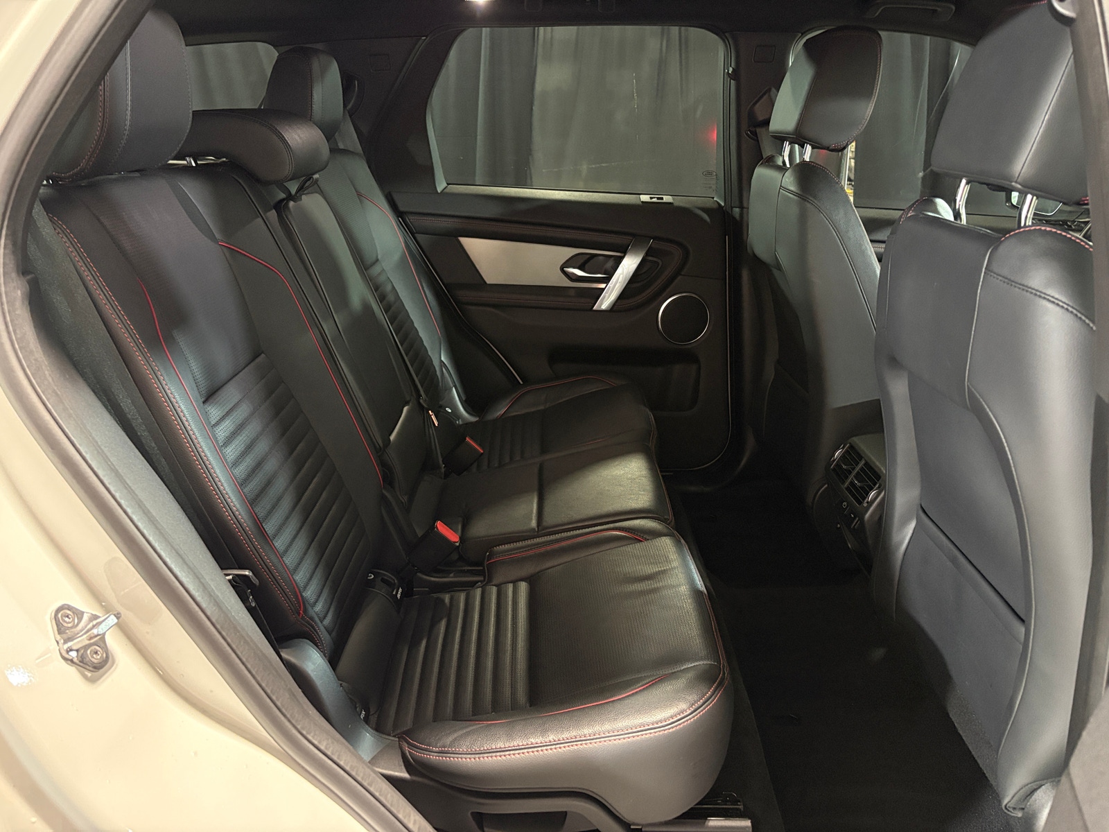 Thumbnail: 2022 Land Rover Discovery Sport - 5