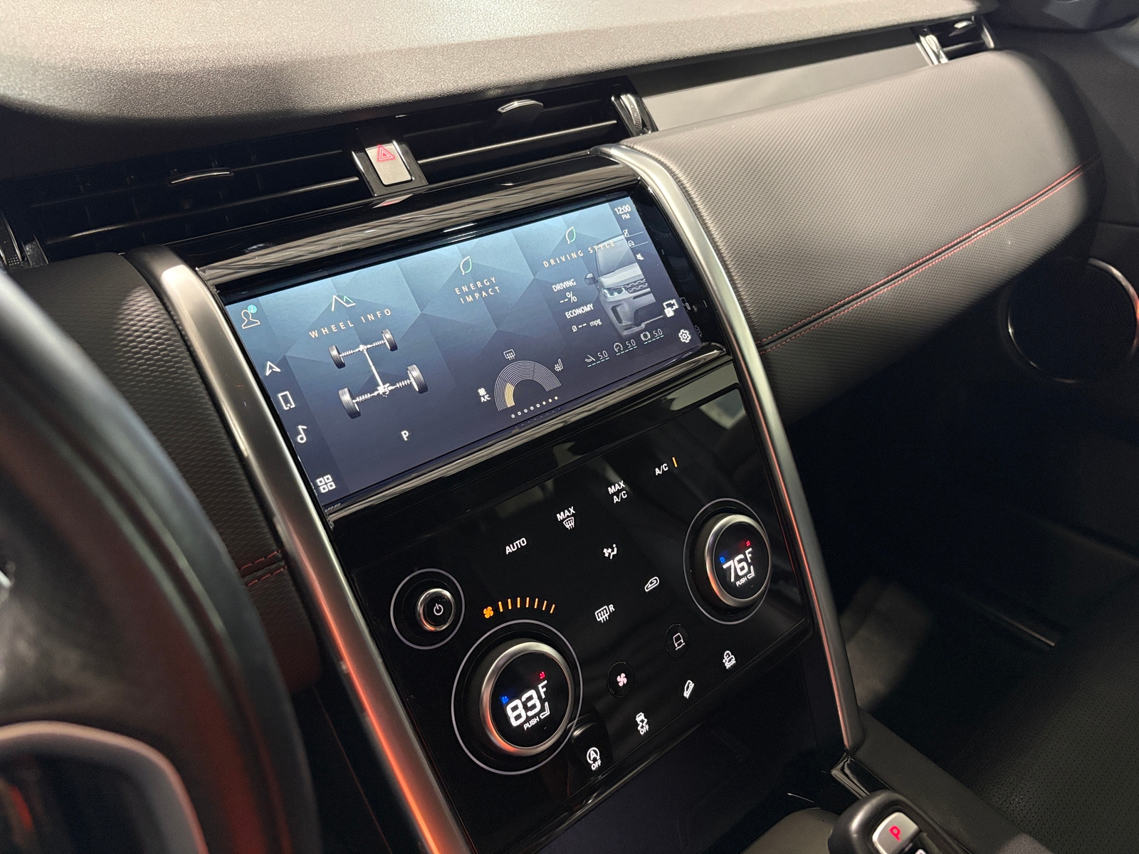 Thumbnail: 2022 Land Rover Discovery Sport - 3