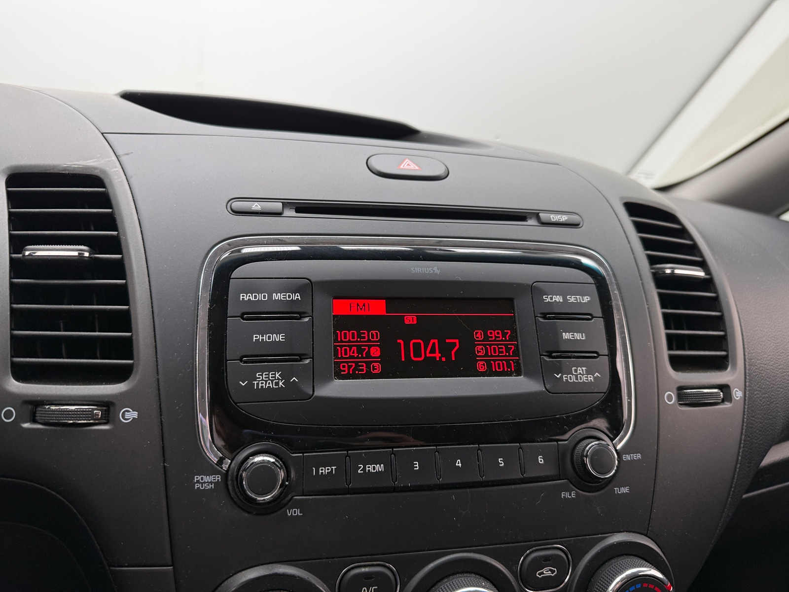 Thumbnail: 2017 Kia Forte - 4