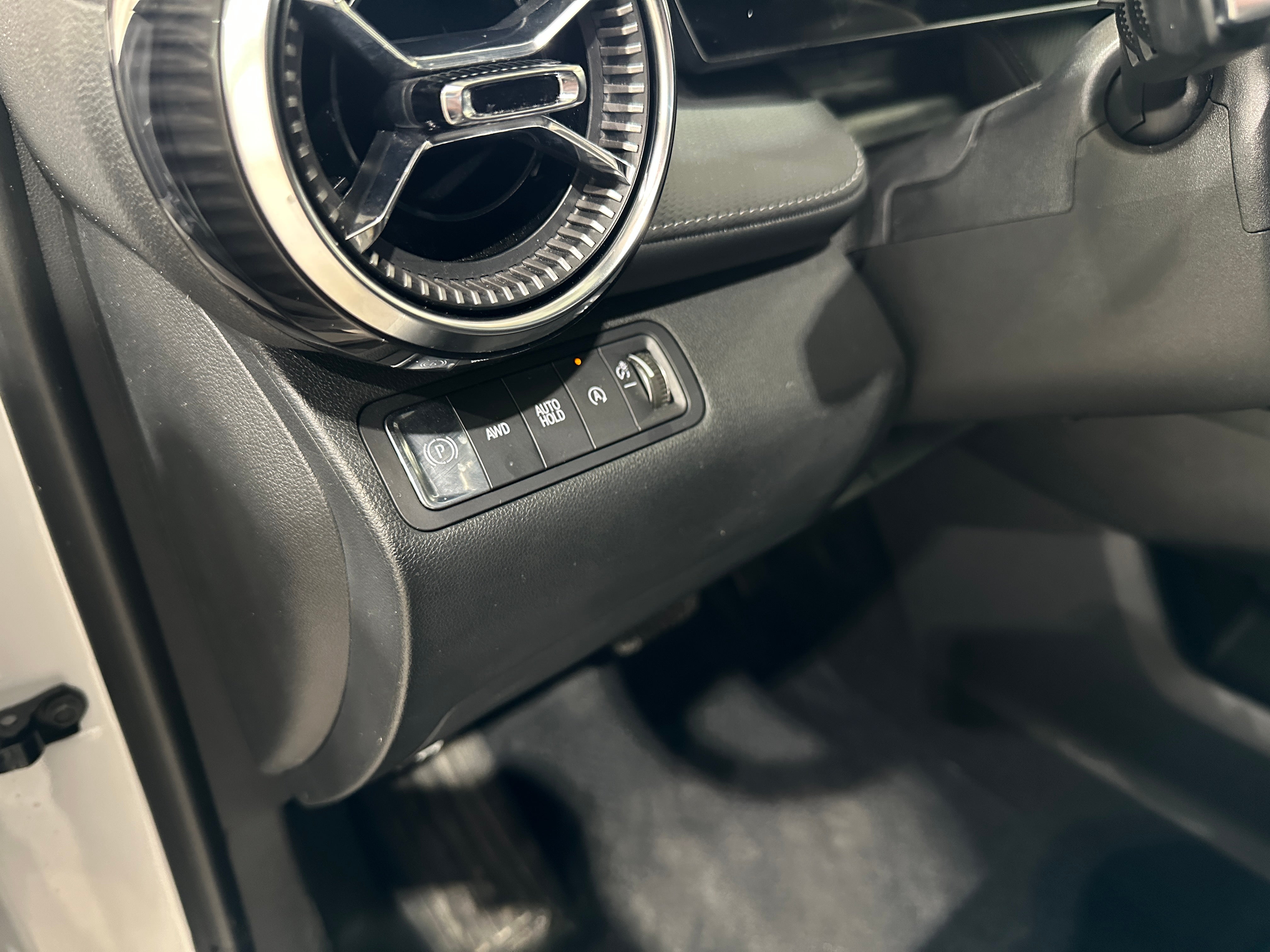 2025 Chevrolet Equinox - Image 3