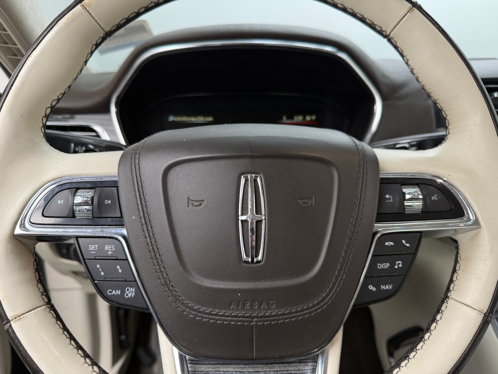 Thumbnail: 2017 Lincoln Continental - 4