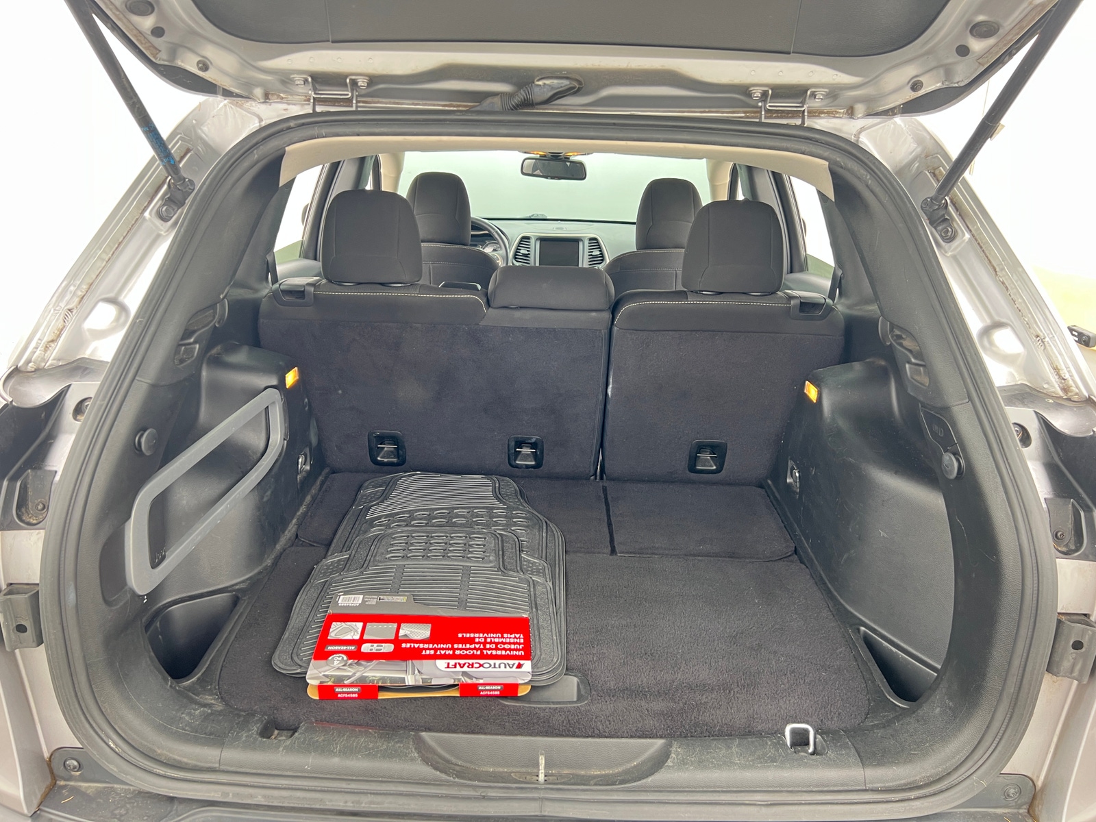 Thumbnail: 2016 Jeep Cherokee - 7