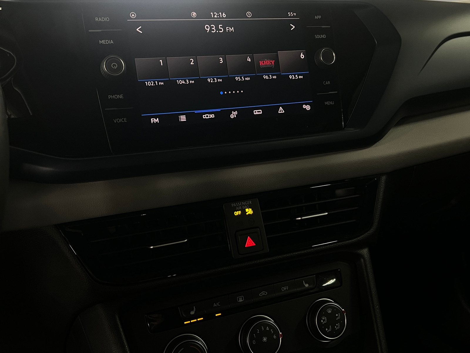 Thumbnail: 2022 Volkswagen Taos - 3