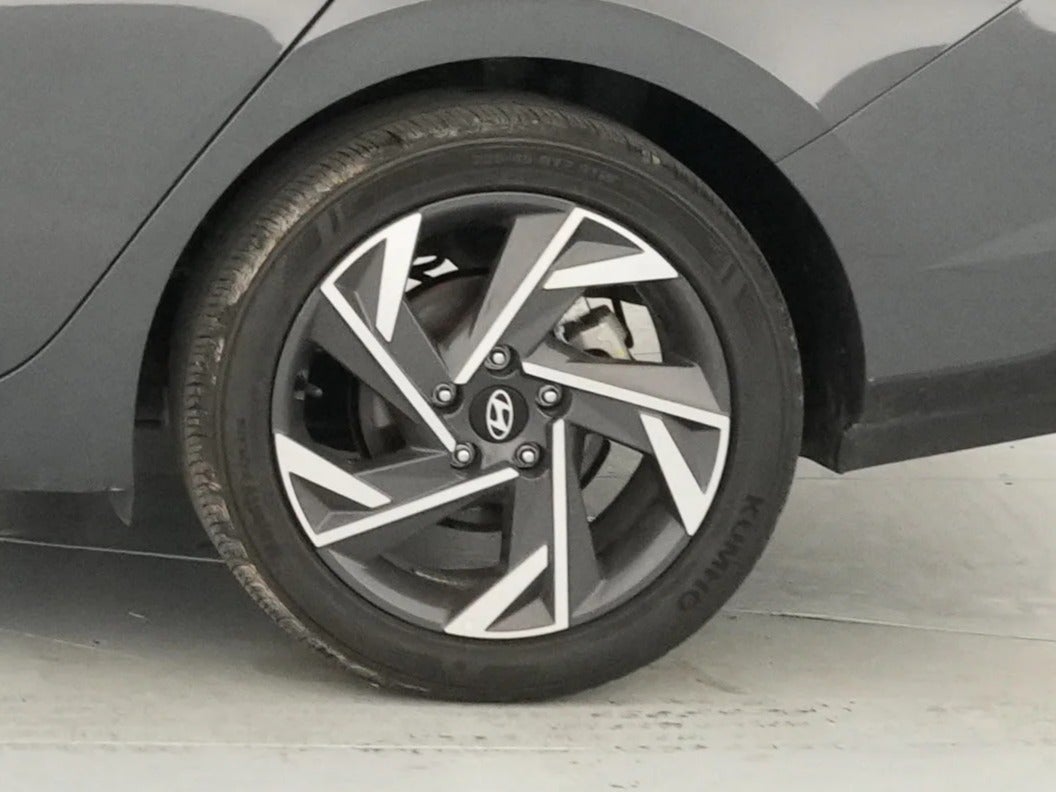 2025 Hyundai Elantra SEL - Photo 12