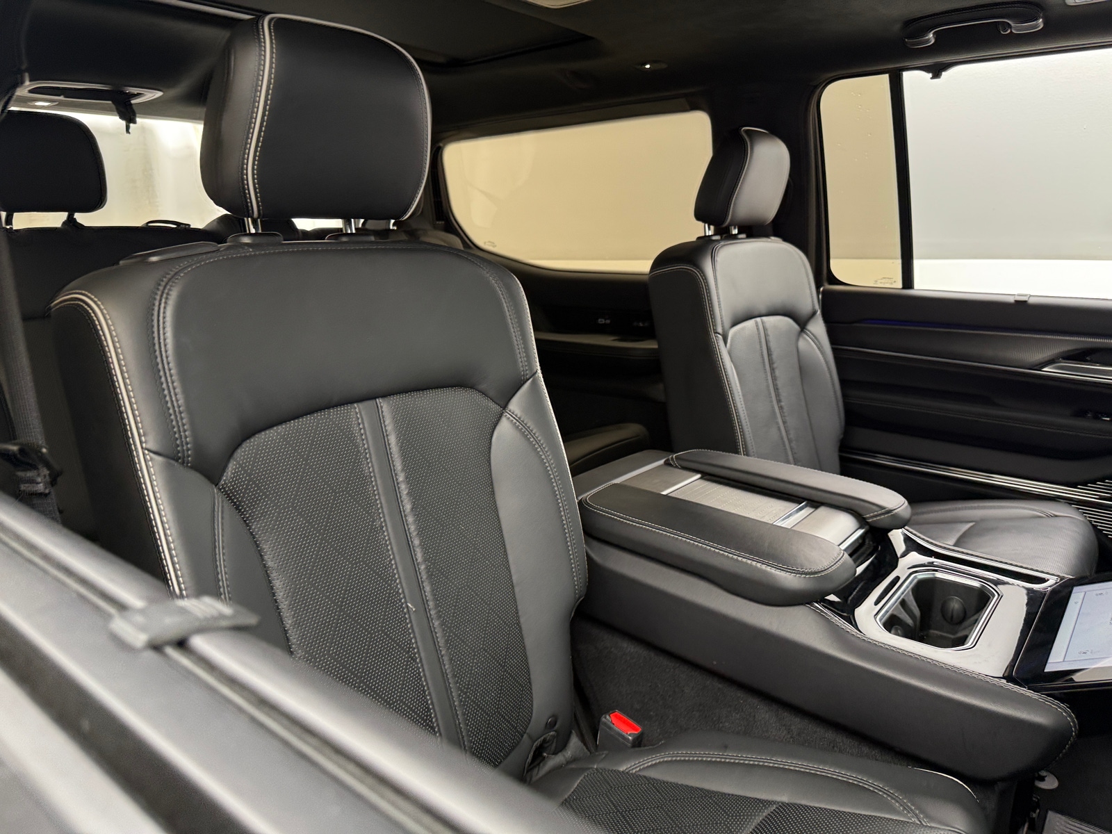 Thumbnail: 2022 Jeep Grand Wagoneer - 5