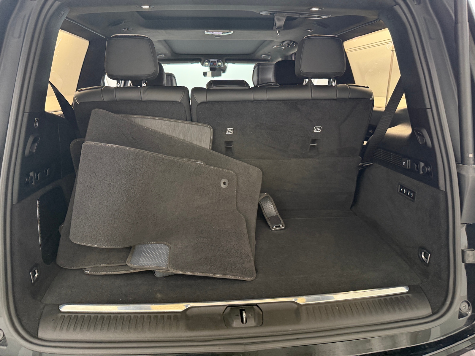 Thumbnail: 2022 Jeep Grand Wagoneer - 6