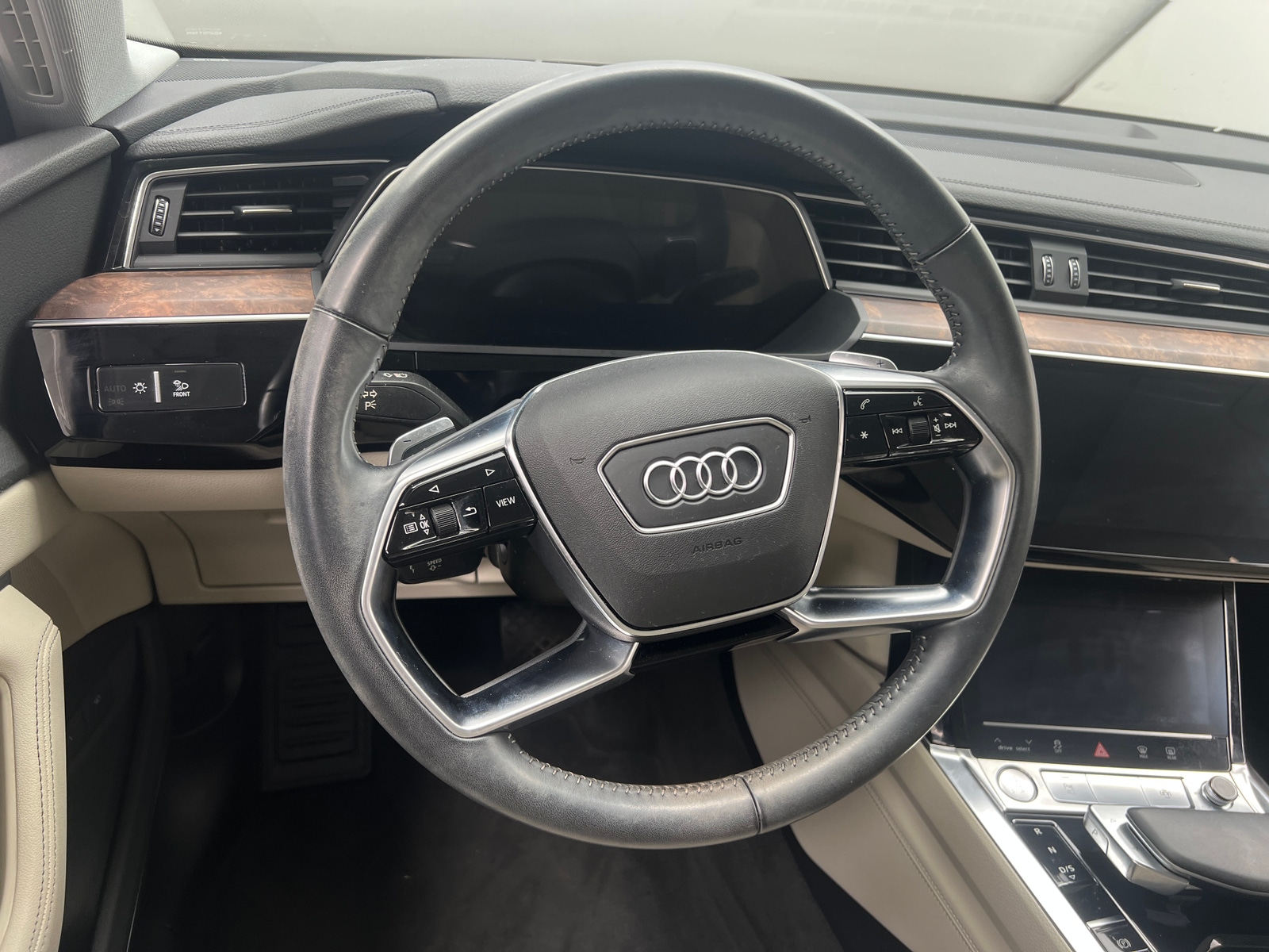 Thumbnail: 2019 Audi e-tron - 4