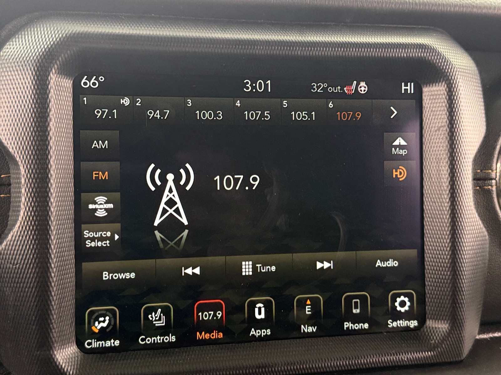 Thumbnail: 2021 Jeep Wrangler - 3