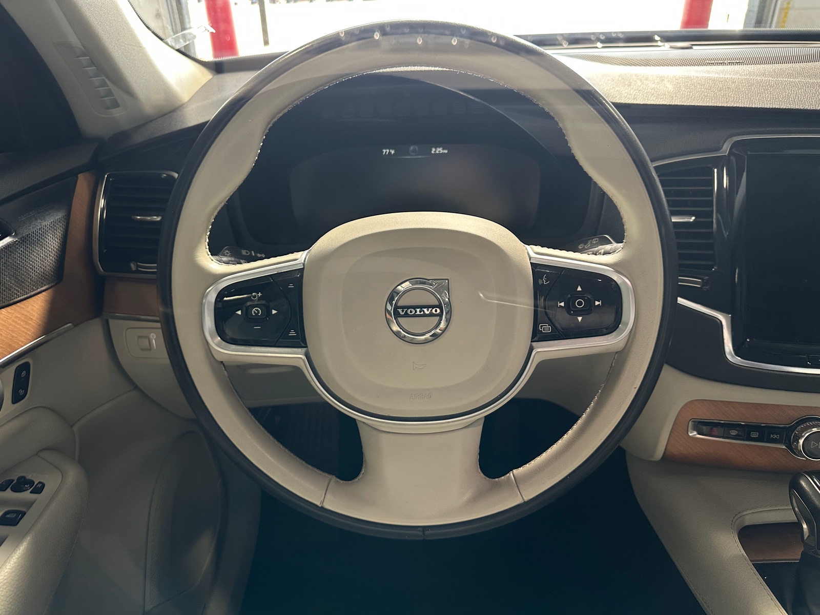 Thumbnail: 2022 Volvo XC90 - 4