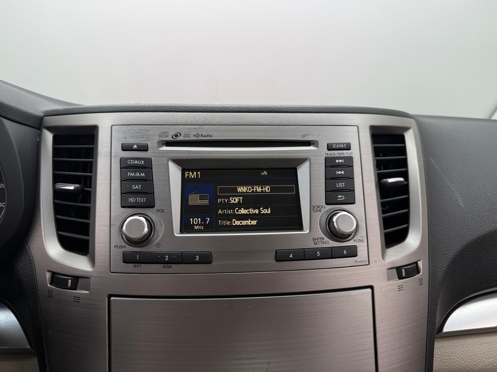 Thumbnail: 2014 Subaru Legacy - 4