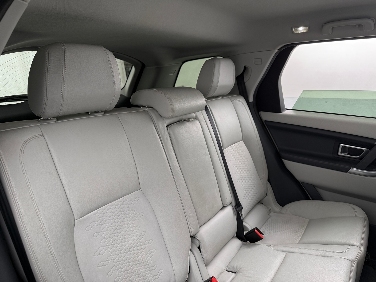 Thumbnail: 2017 Land Rover Discovery Sport - 5