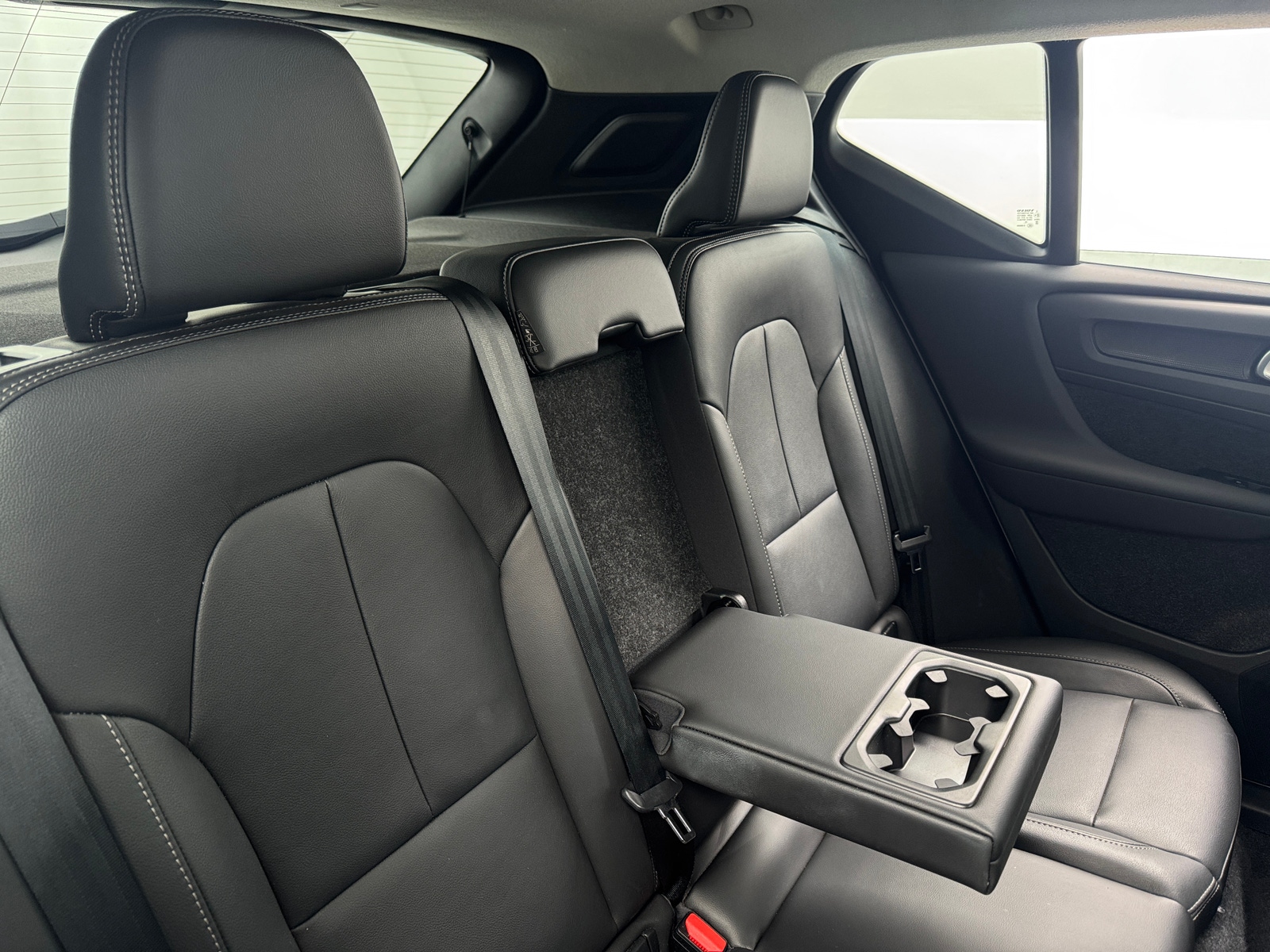 Thumbnail: 2025 Volvo XC40 - 5