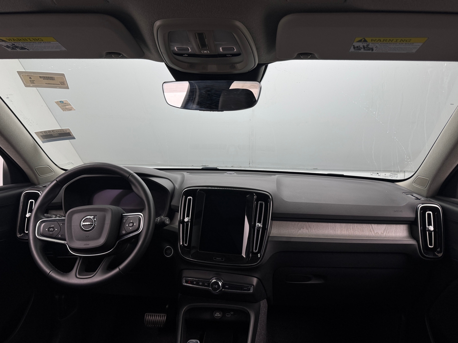 Thumbnail: 2025 Volvo XC40 - 2