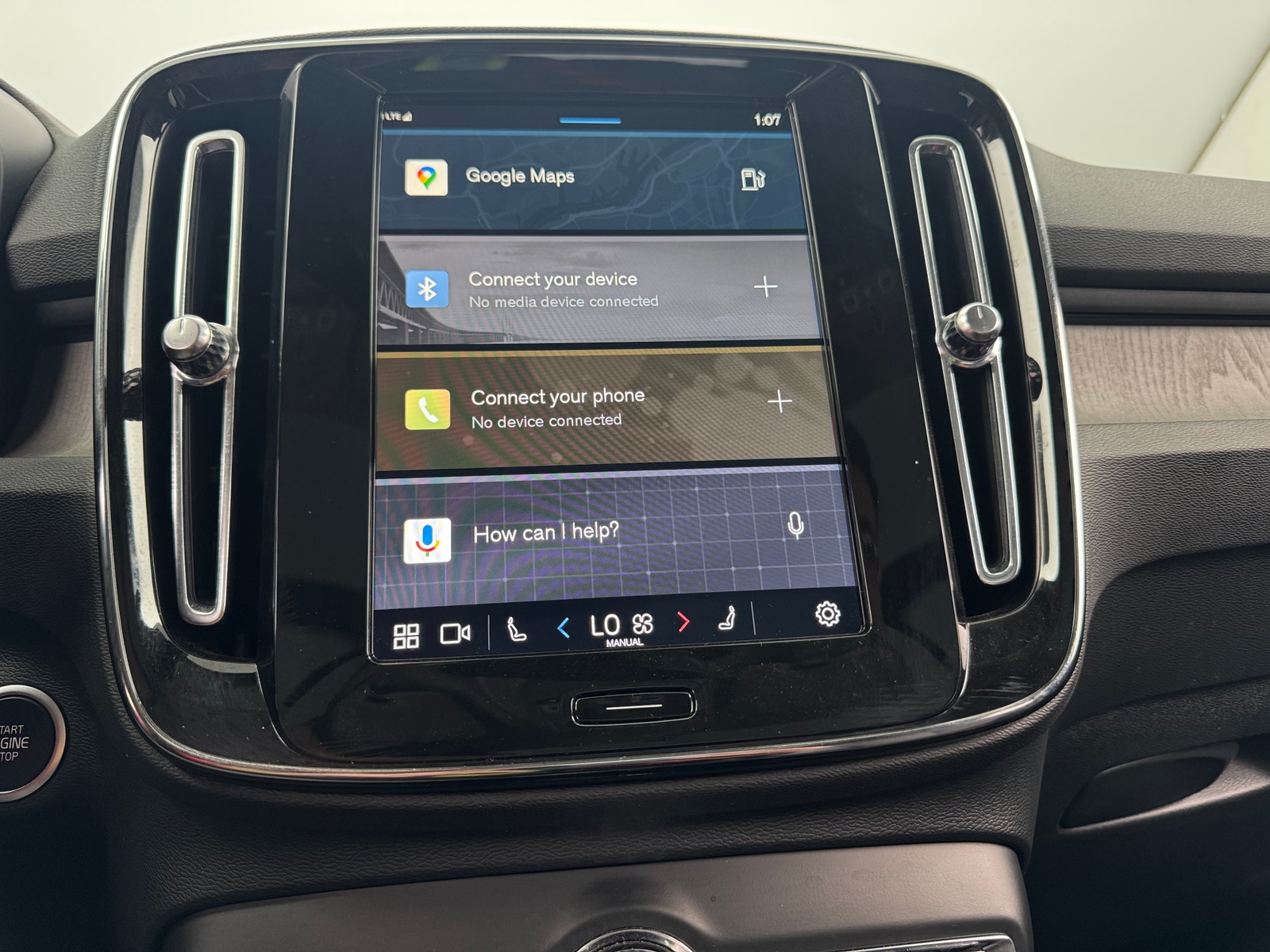 Thumbnail: 2025 Volvo XC40 - 3