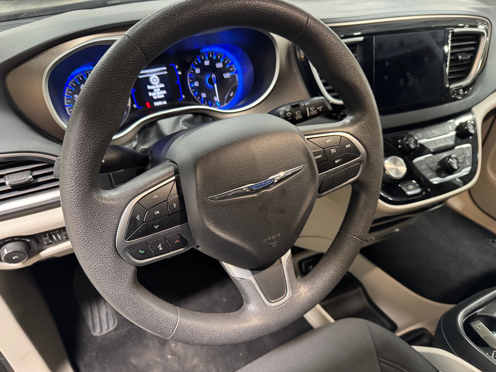 Thumbnail: 2018 Chrysler Pacifica - 5