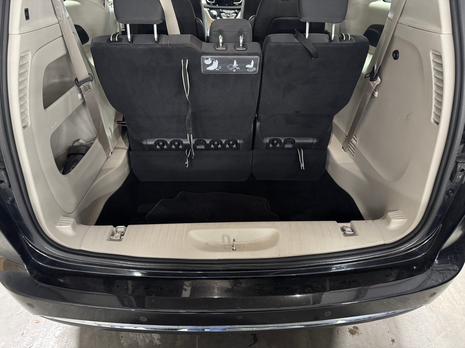 Thumbnail: 2018 Chrysler Pacifica - 7