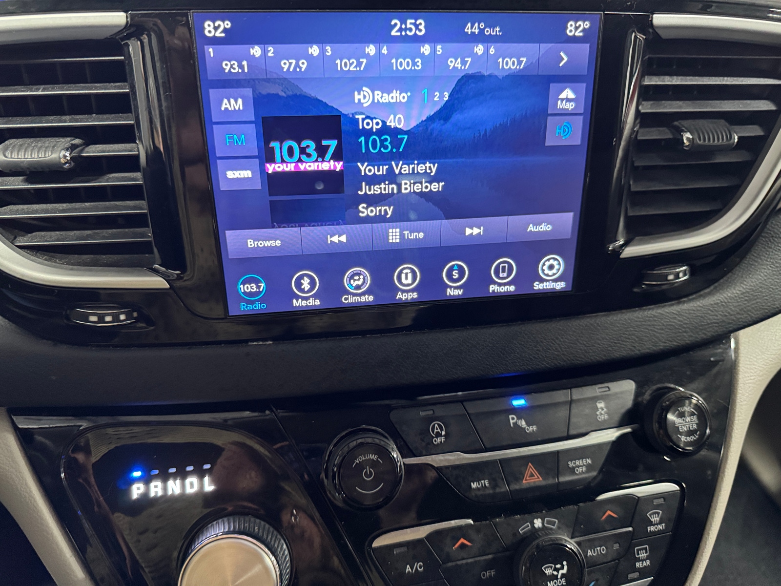 Thumbnail: 2018 Chrysler Pacifica - 4