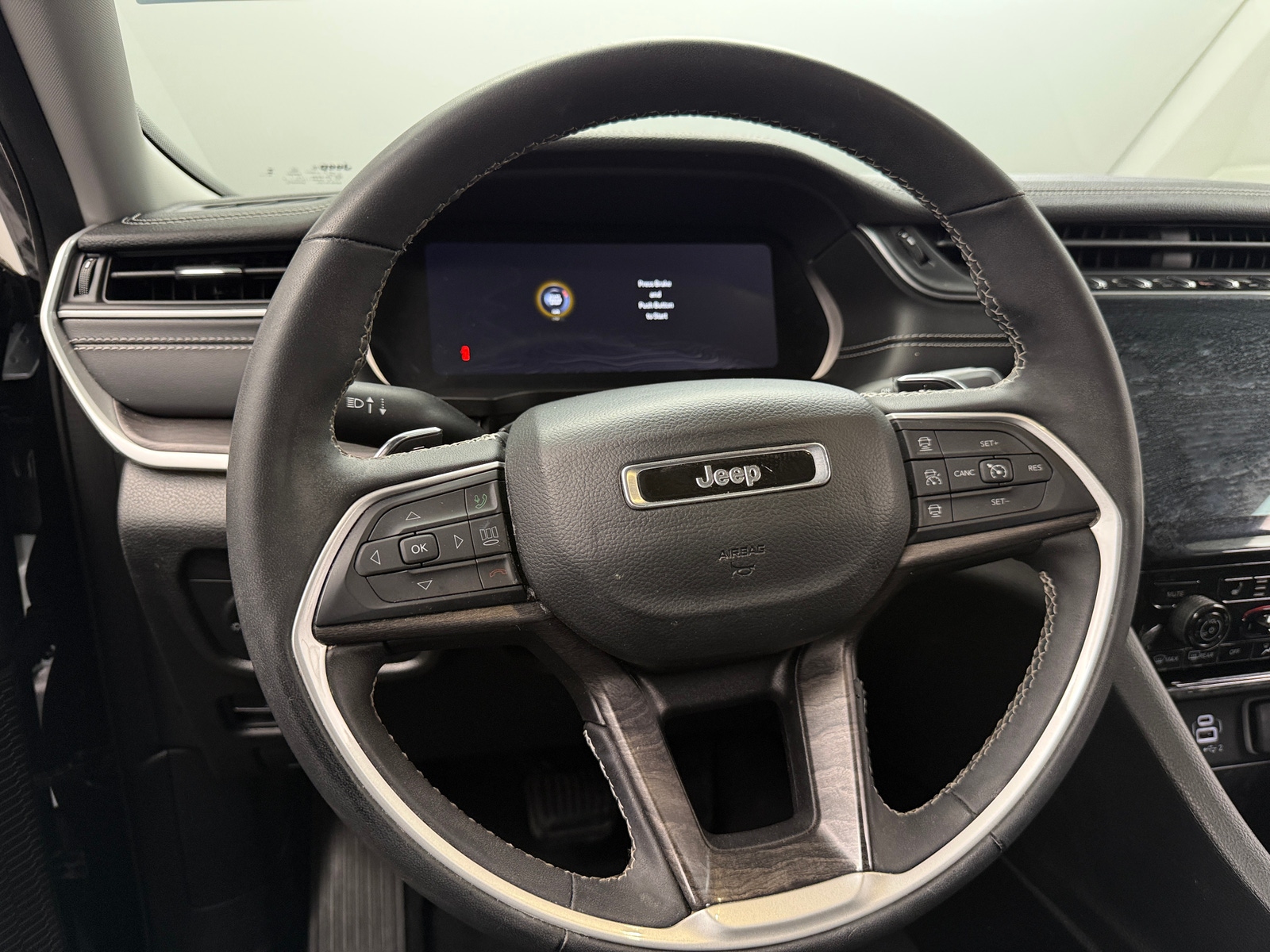 Thumbnail: 2023 Jeep Grand Cherokee L - 4