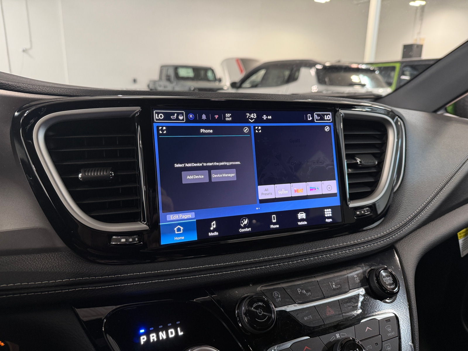 Thumbnail: 2026 Chrysler Pacifica - 3