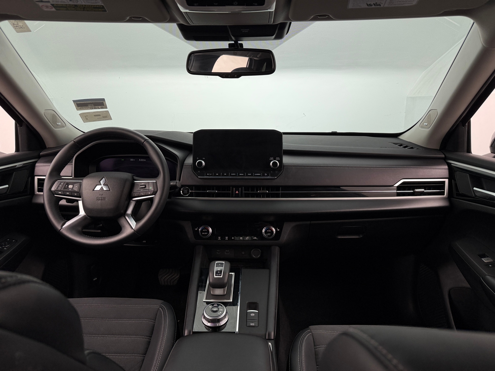 Thumbnail: 2024 Mitsubishi Outlander - 2