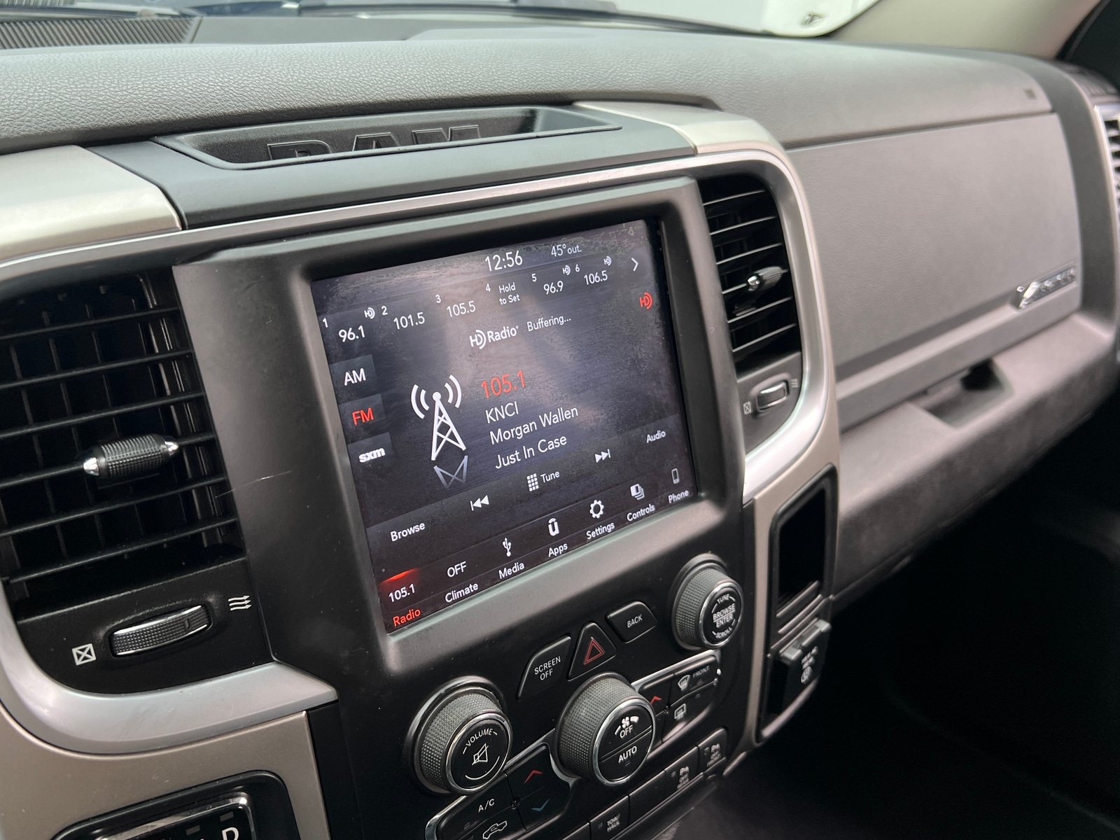 Thumbnail: 2019 RAM 1500 Classic - 4