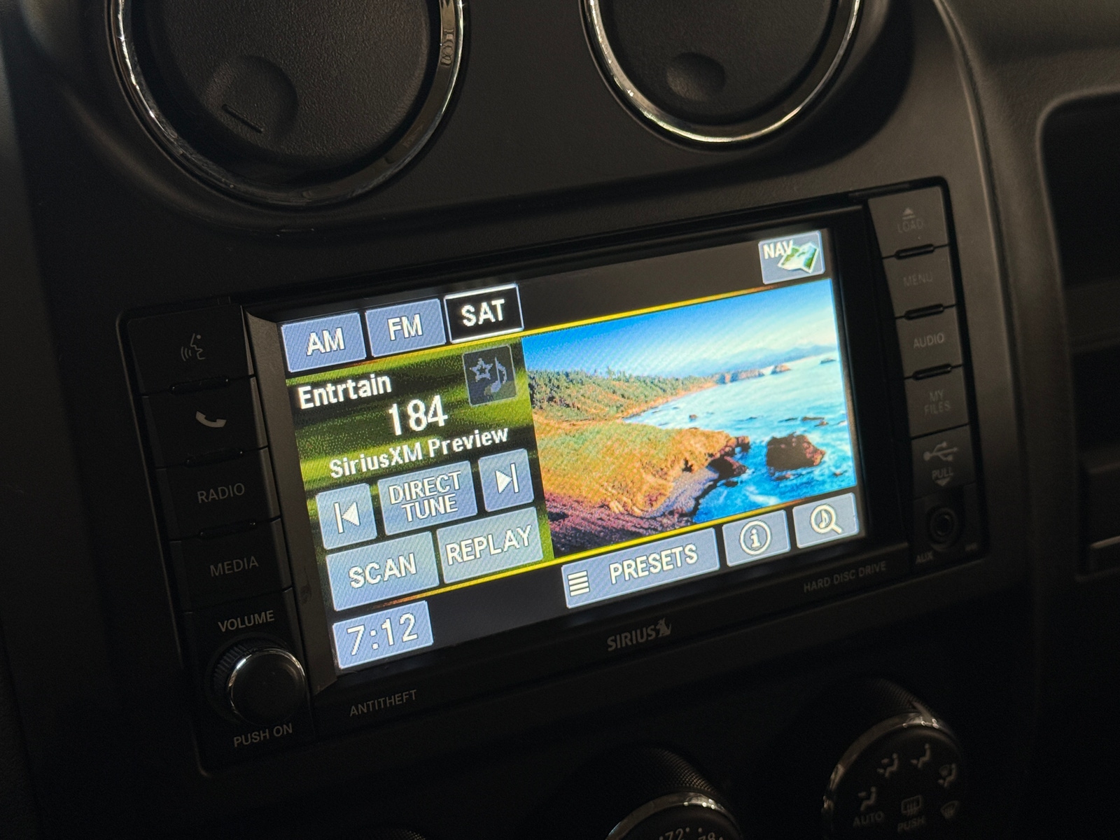 Thumbnail: 2014 Jeep Patriot - 3