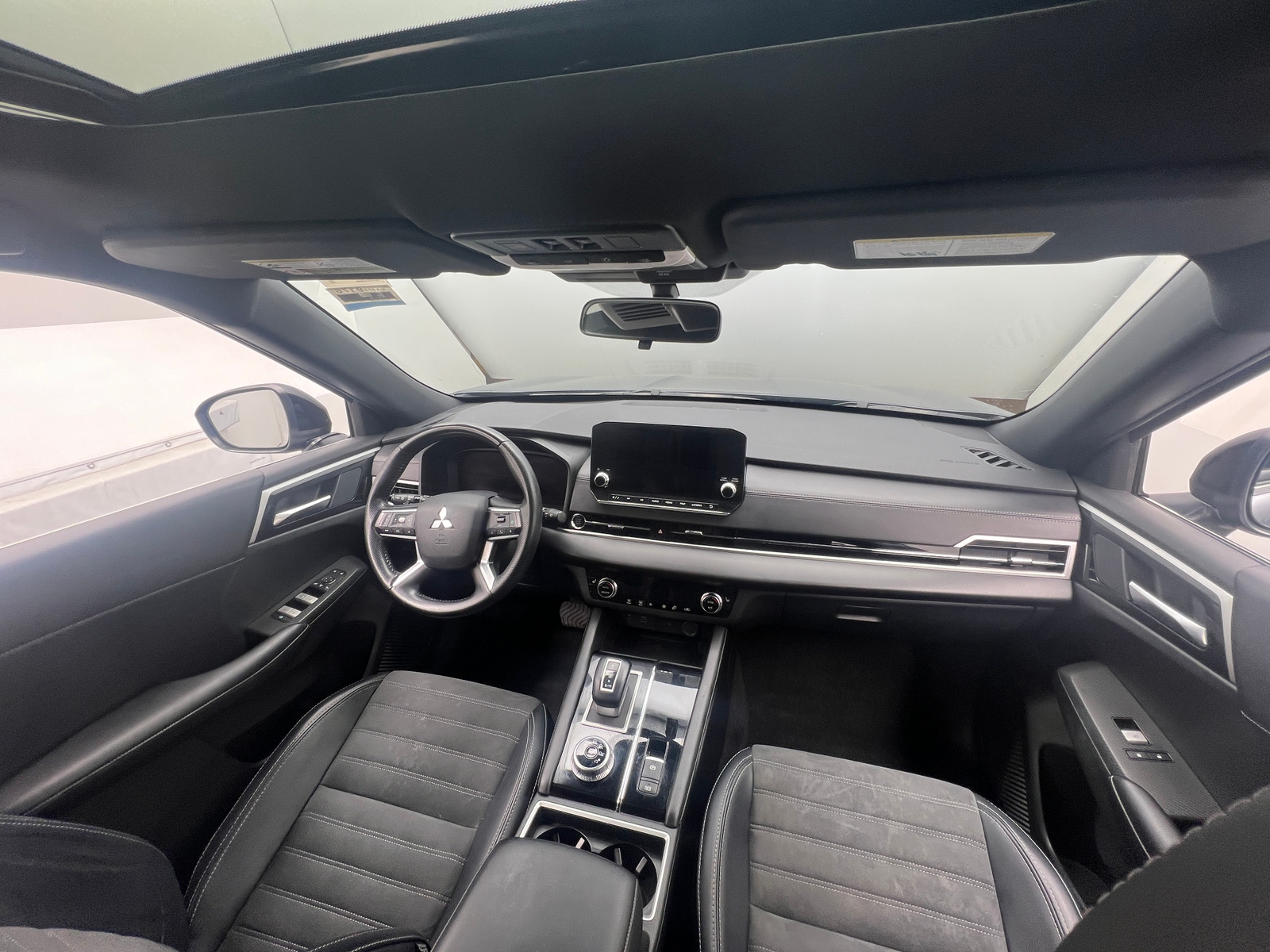 Thumbnail: 2024 Mitsubishi Outlander - 2