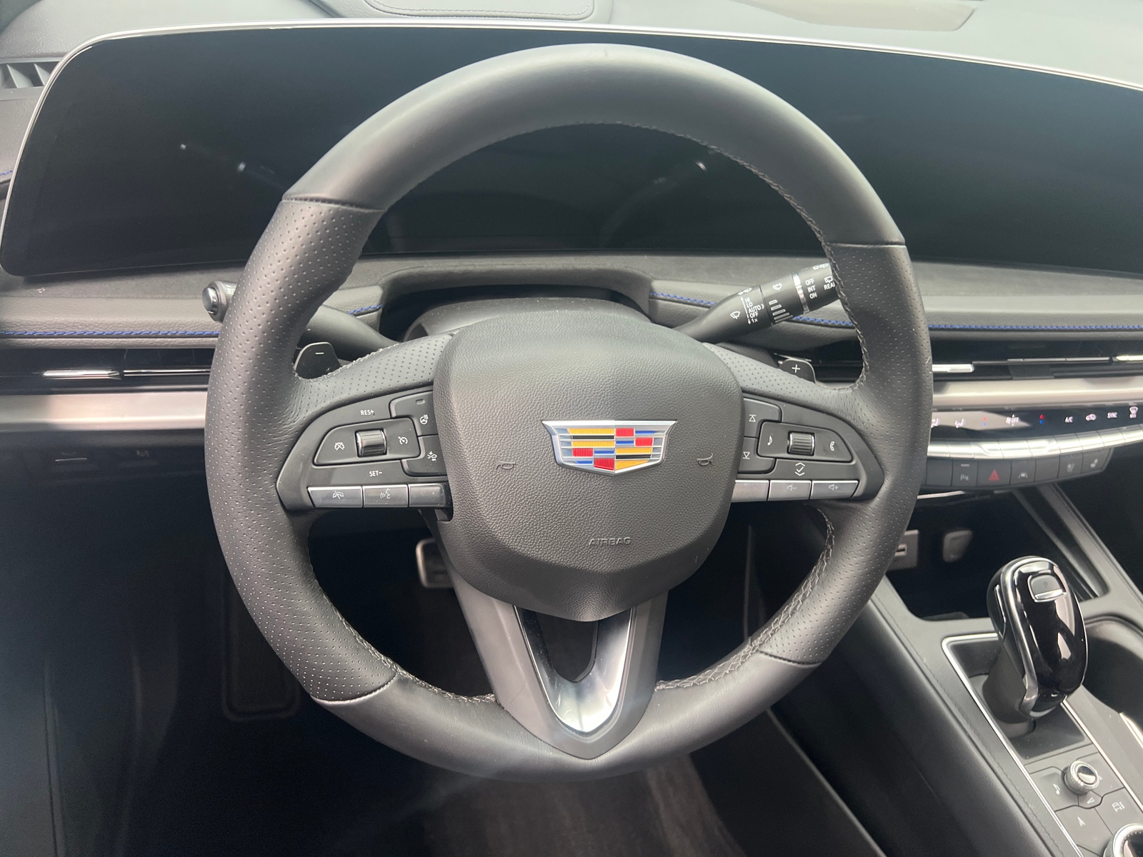 Thumbnail: 2025 Cadillac XT4 - 4