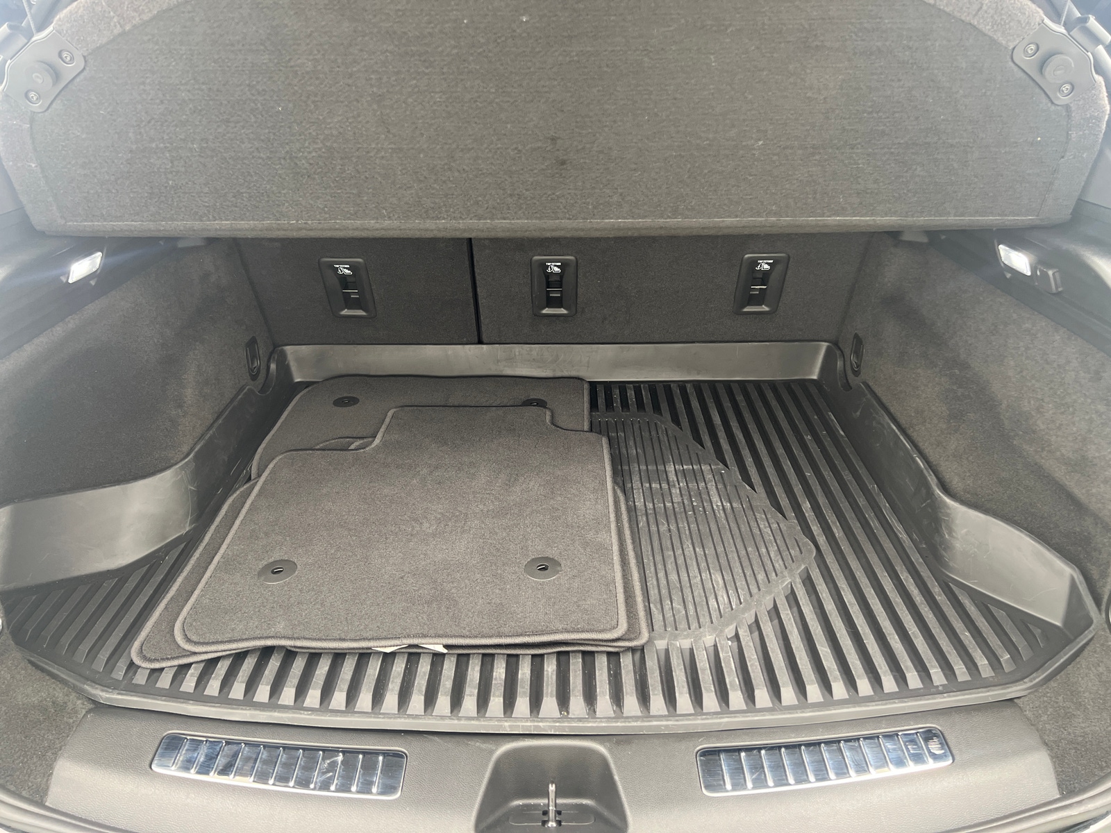 Thumbnail: 2025 Cadillac XT4 - 6