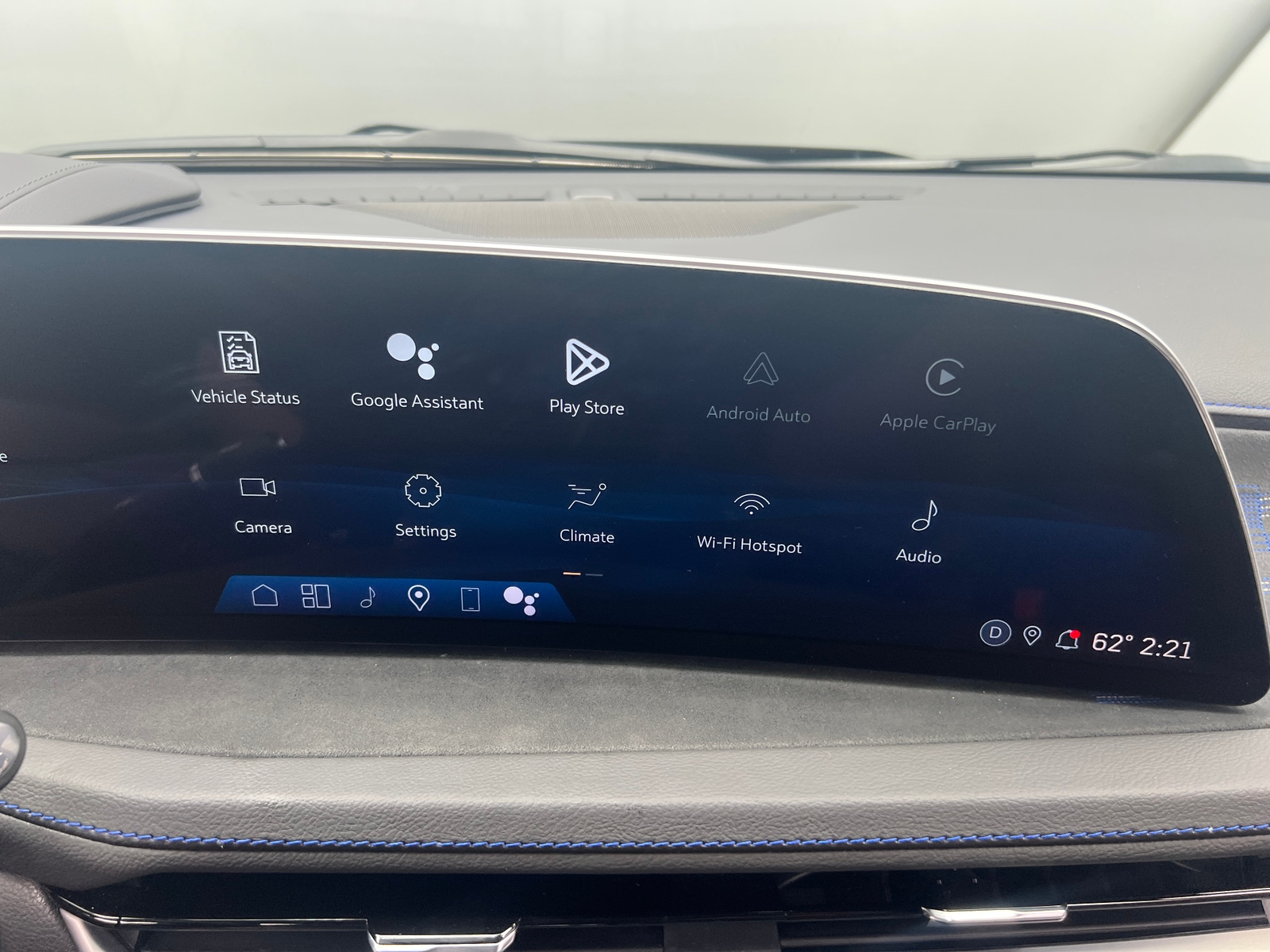 Thumbnail: 2025 Cadillac XT4 - 3