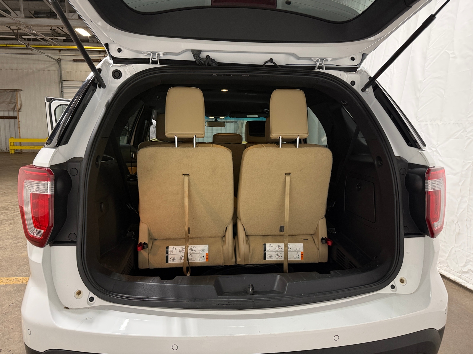 Thumbnail: 2016 Ford Explorer - 7