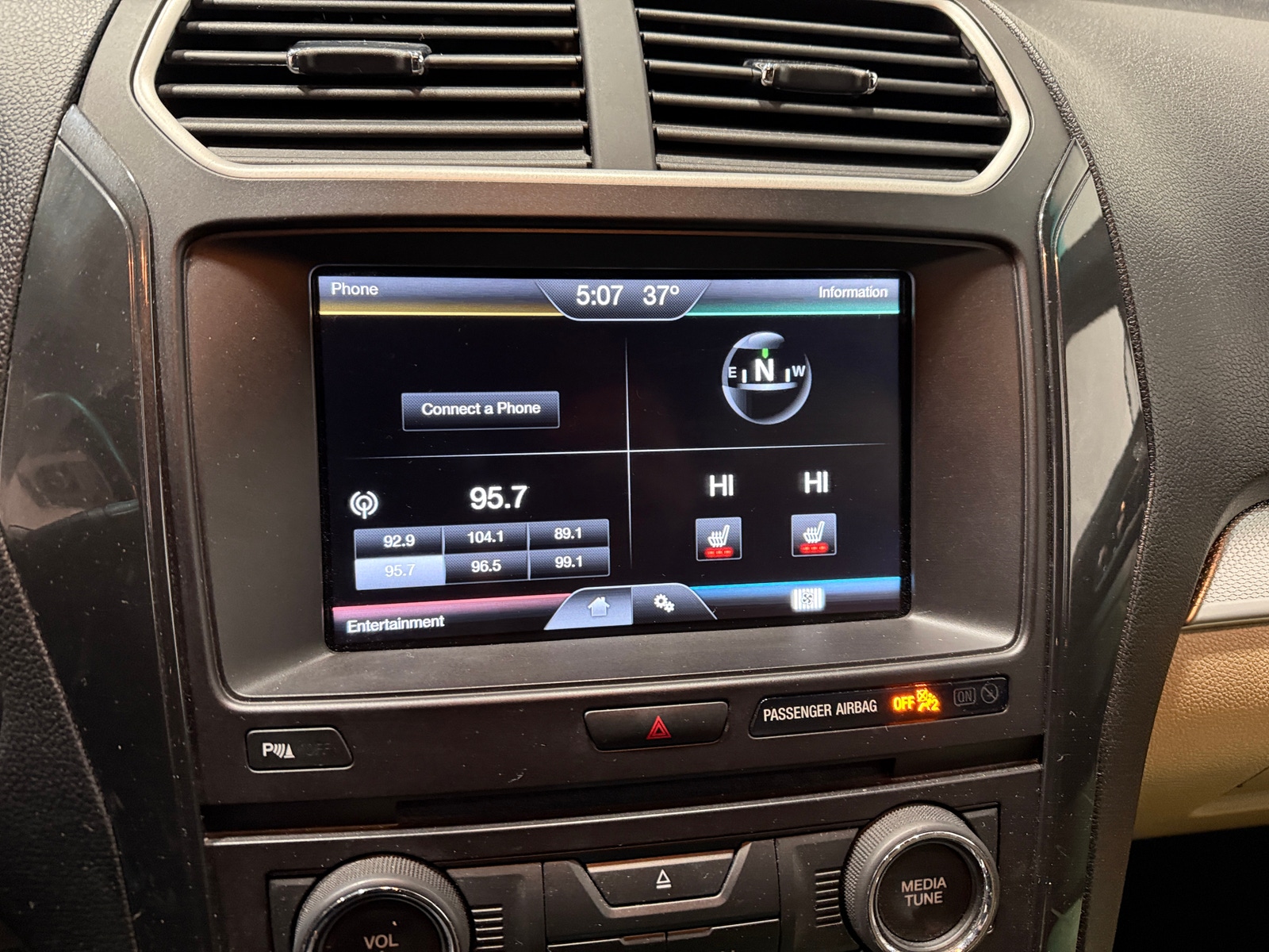 Thumbnail: 2016 Ford Explorer - 4