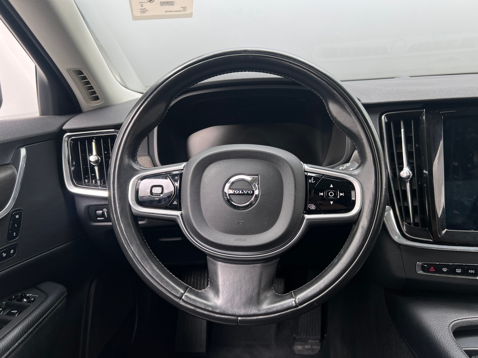 Thumbnail: 2018 Volvo V90 - 4