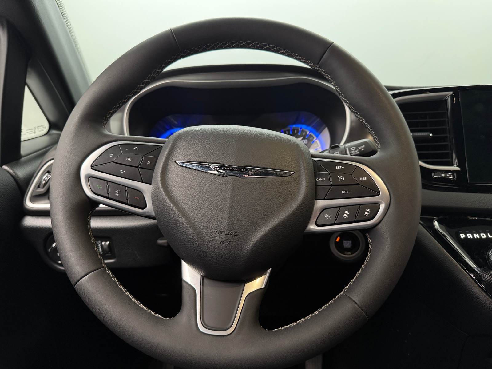 Thumbnail: 2025 Chrysler Pacifica - 4