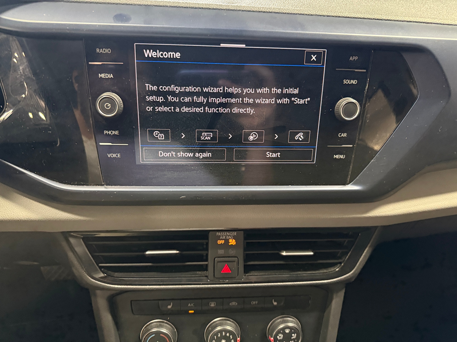 Thumbnail: 2022 Volkswagen Taos - 4