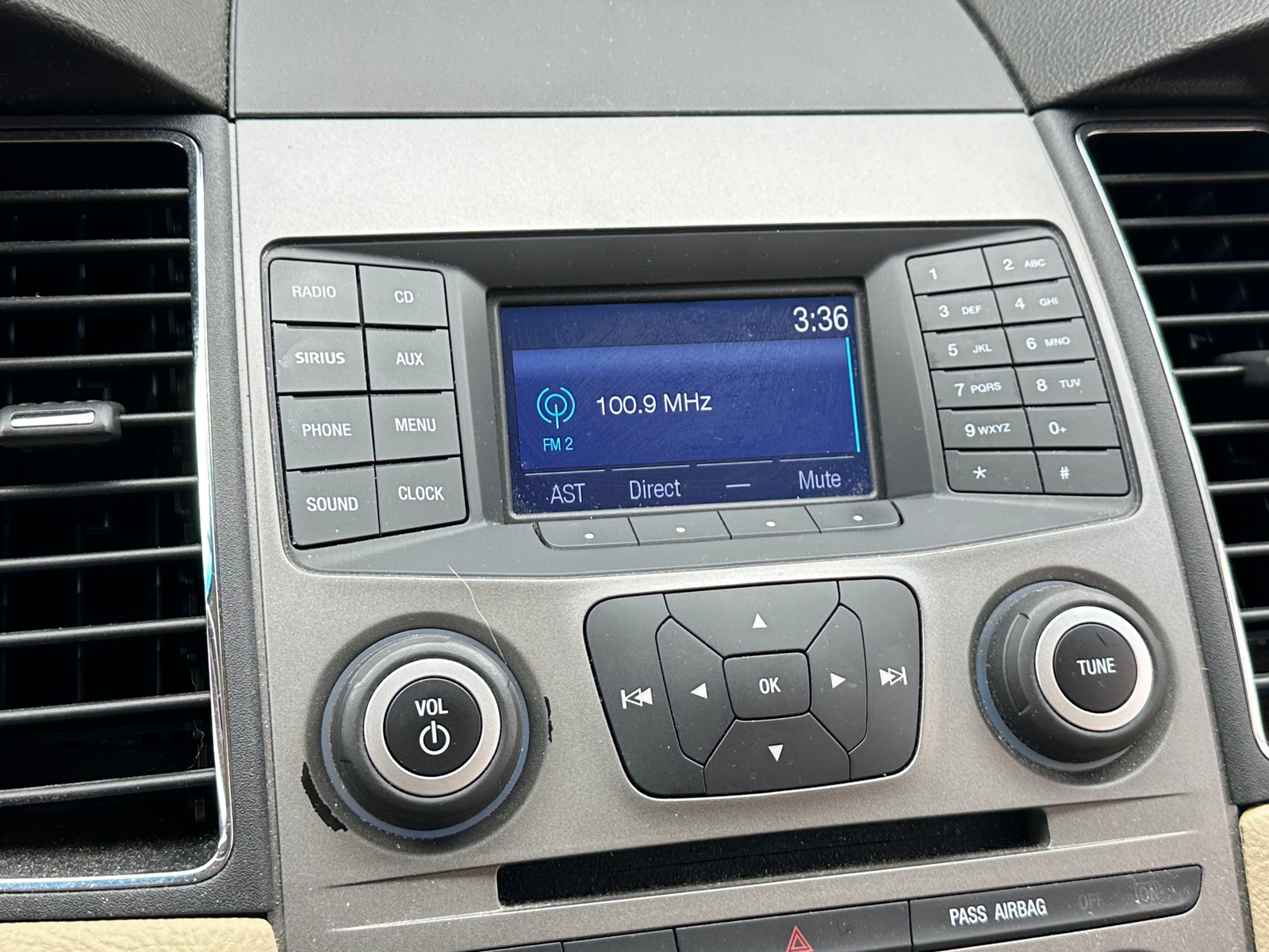 Thumbnail: 2016 Ford Taurus - 3