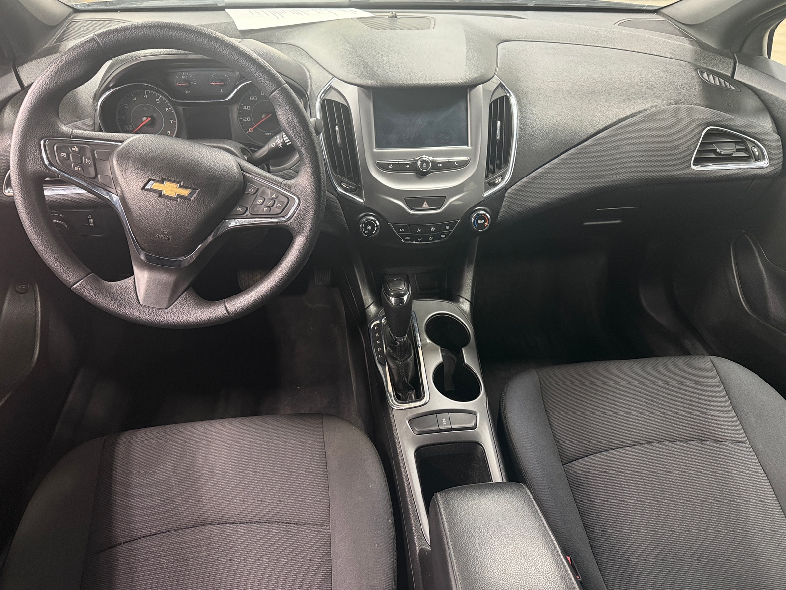 Thumbnail: 2018 Chevrolet Cruze - 3