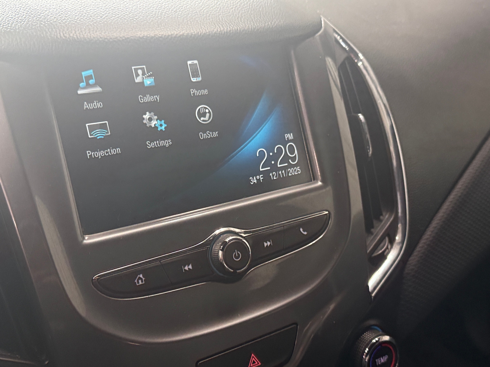 Thumbnail: 2018 Chevrolet Cruze - 4