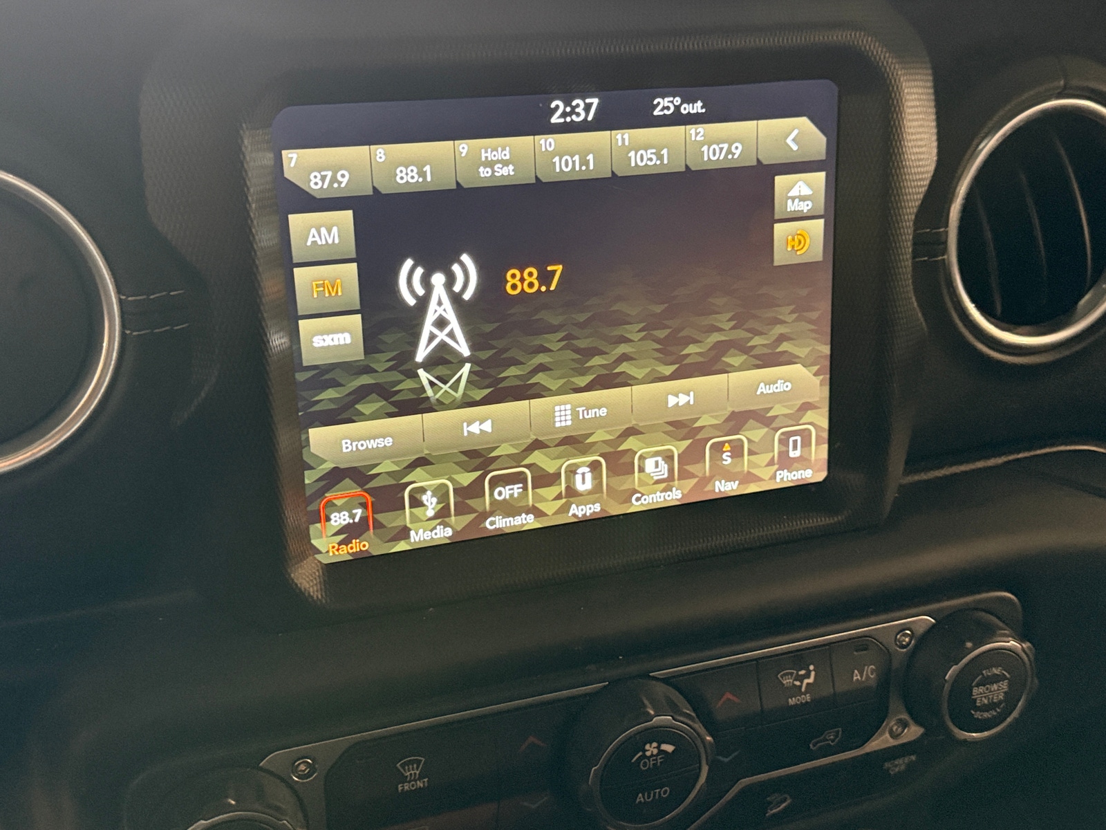 Thumbnail: 2018 Jeep Wrangler - 3