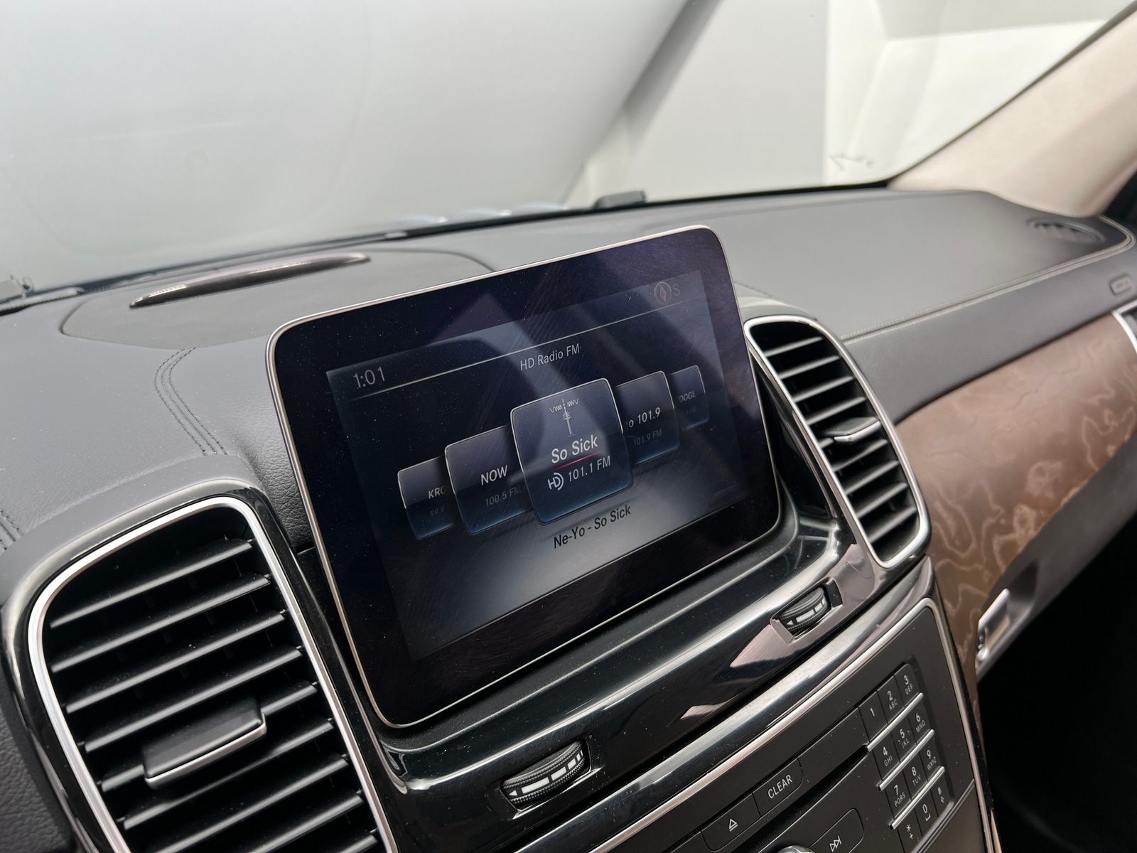 Thumbnail: 2017 Mercedes-Benz GLS - 3