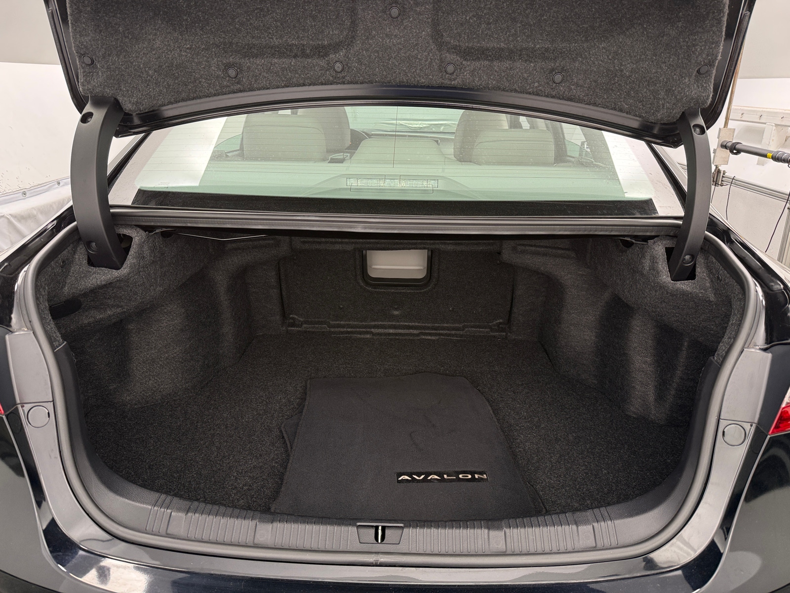 Thumbnail: 2017 Toyota Avalon - 6