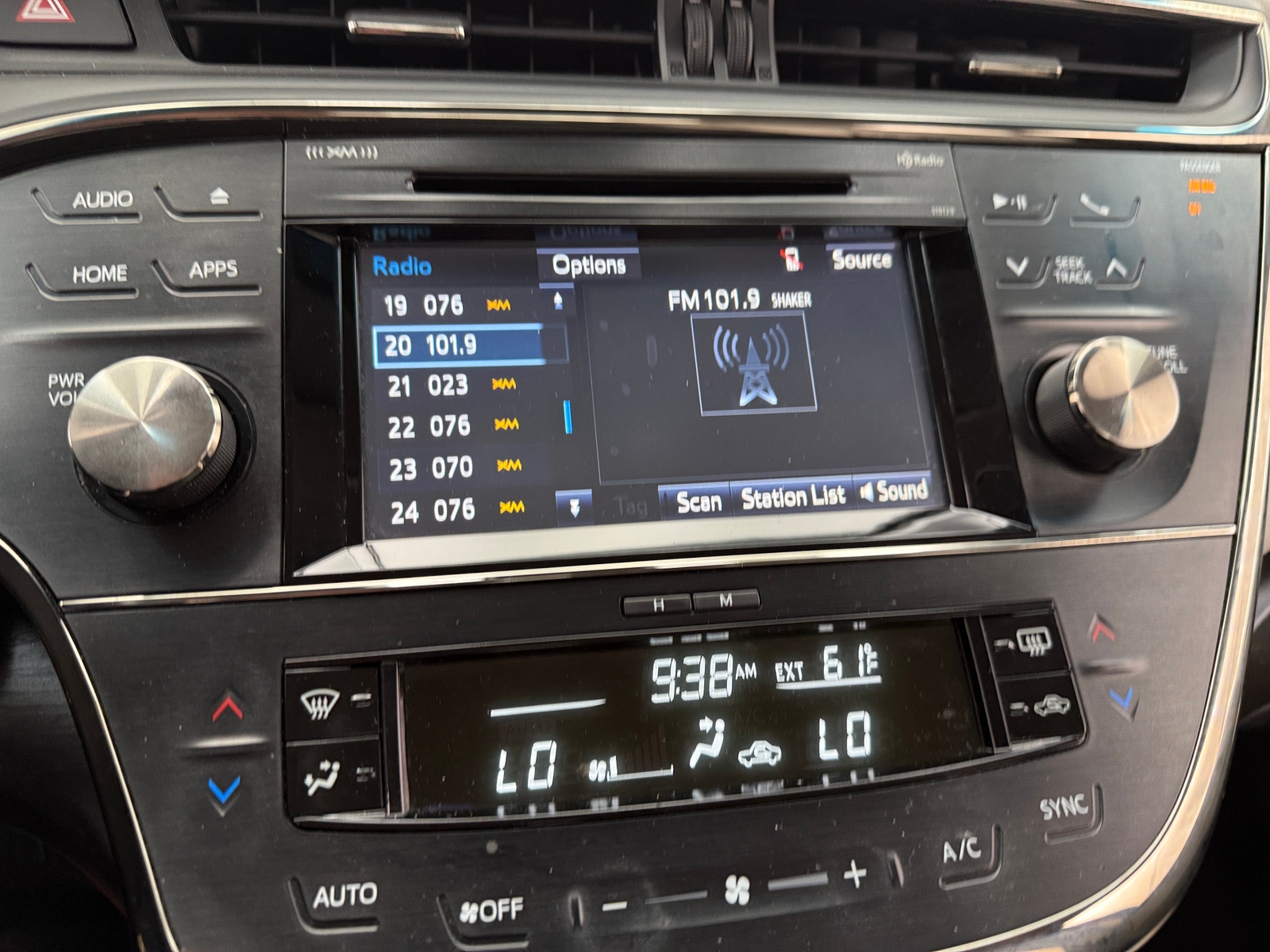 Thumbnail: 2017 Toyota Avalon - 3