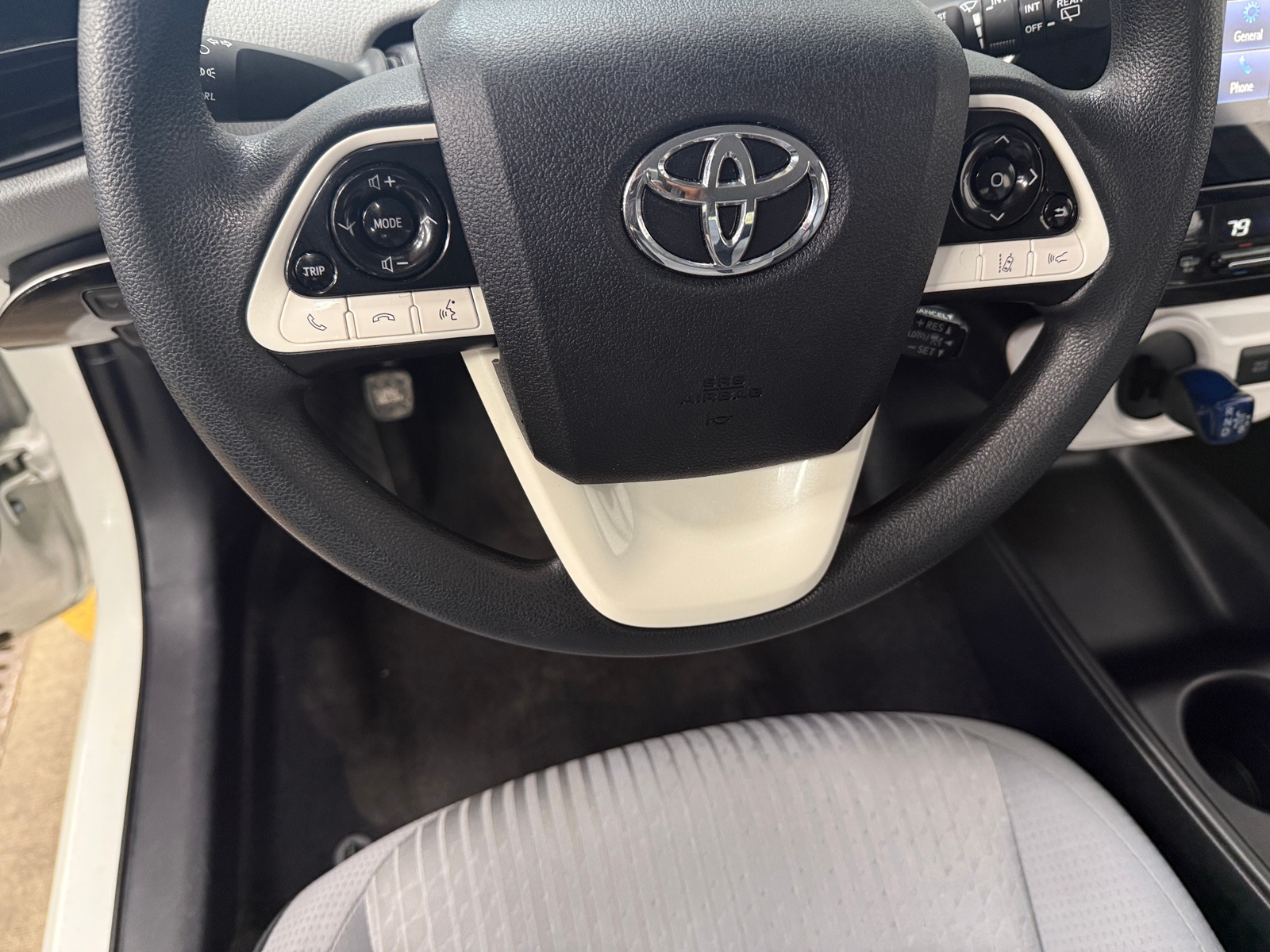 Thumbnail: 2017 Toyota Prius - 5