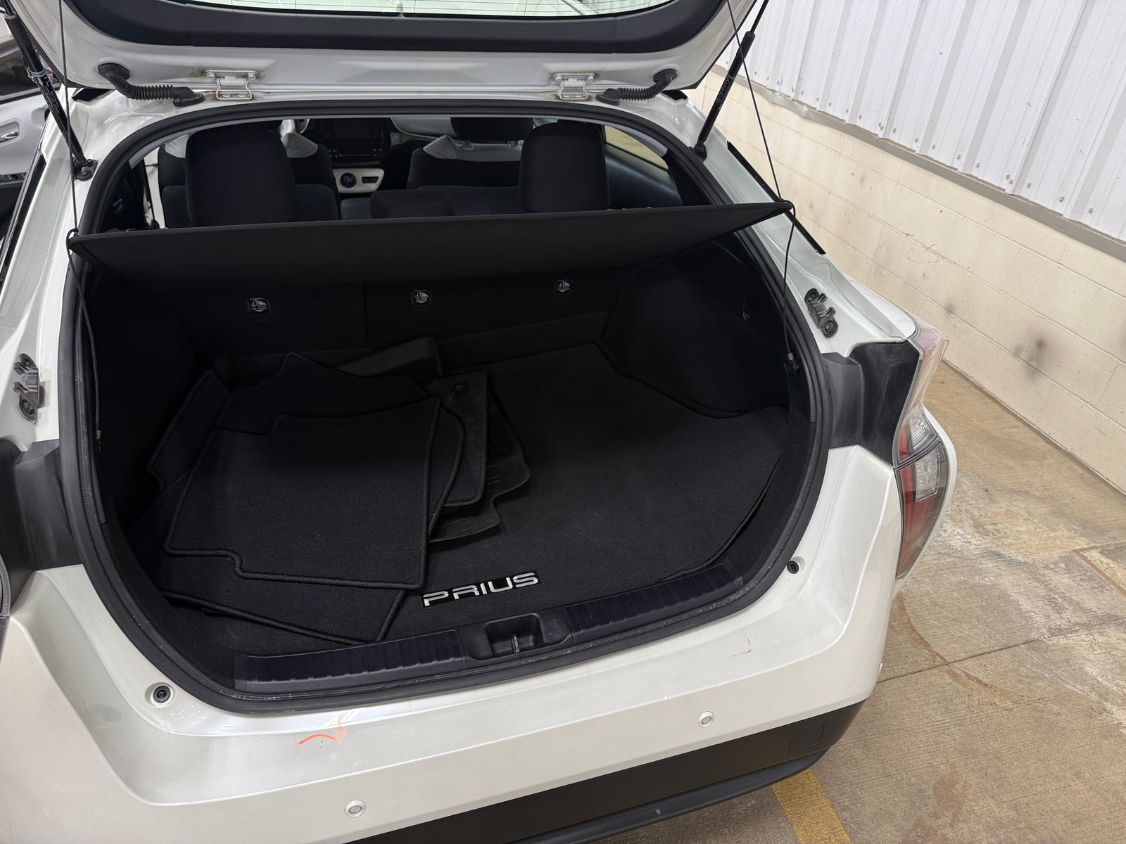 Thumbnail: 2017 Toyota Prius - 7