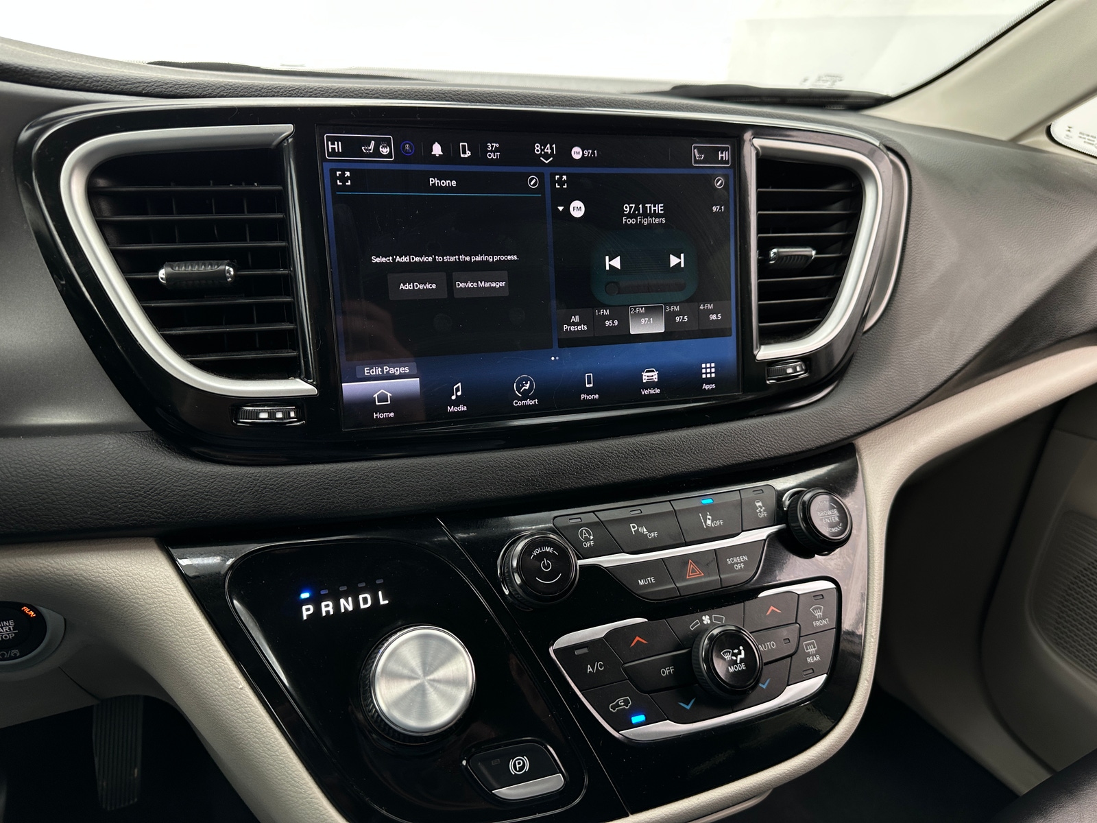 Thumbnail: 2024 Chrysler Pacifica - 3