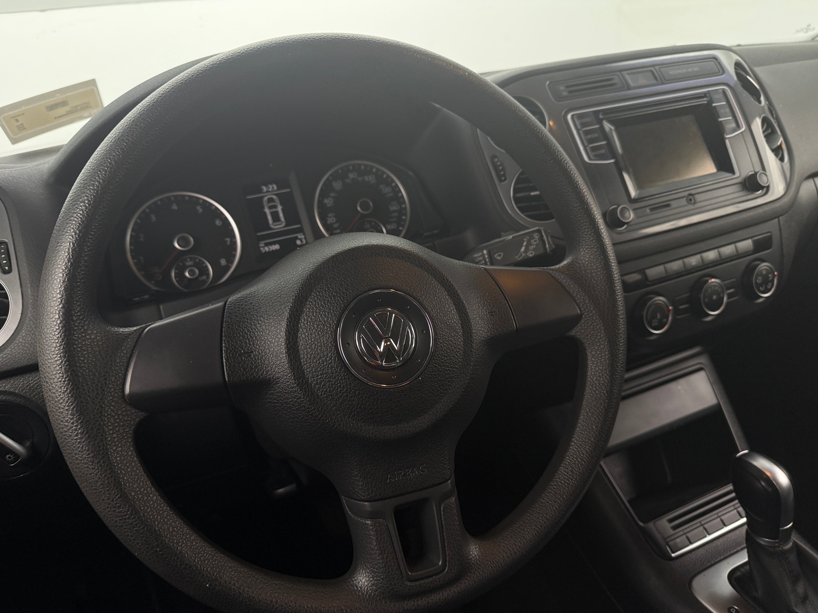Thumbnail: 2017 Volkswagen Tiguan - 4