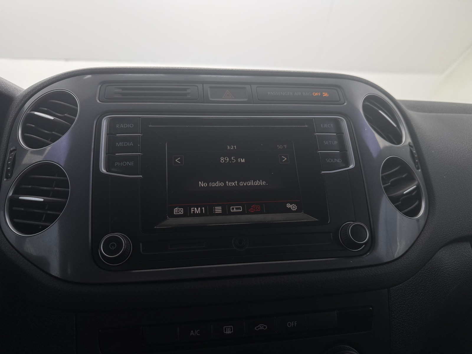 Thumbnail: 2017 Volkswagen Tiguan - 3