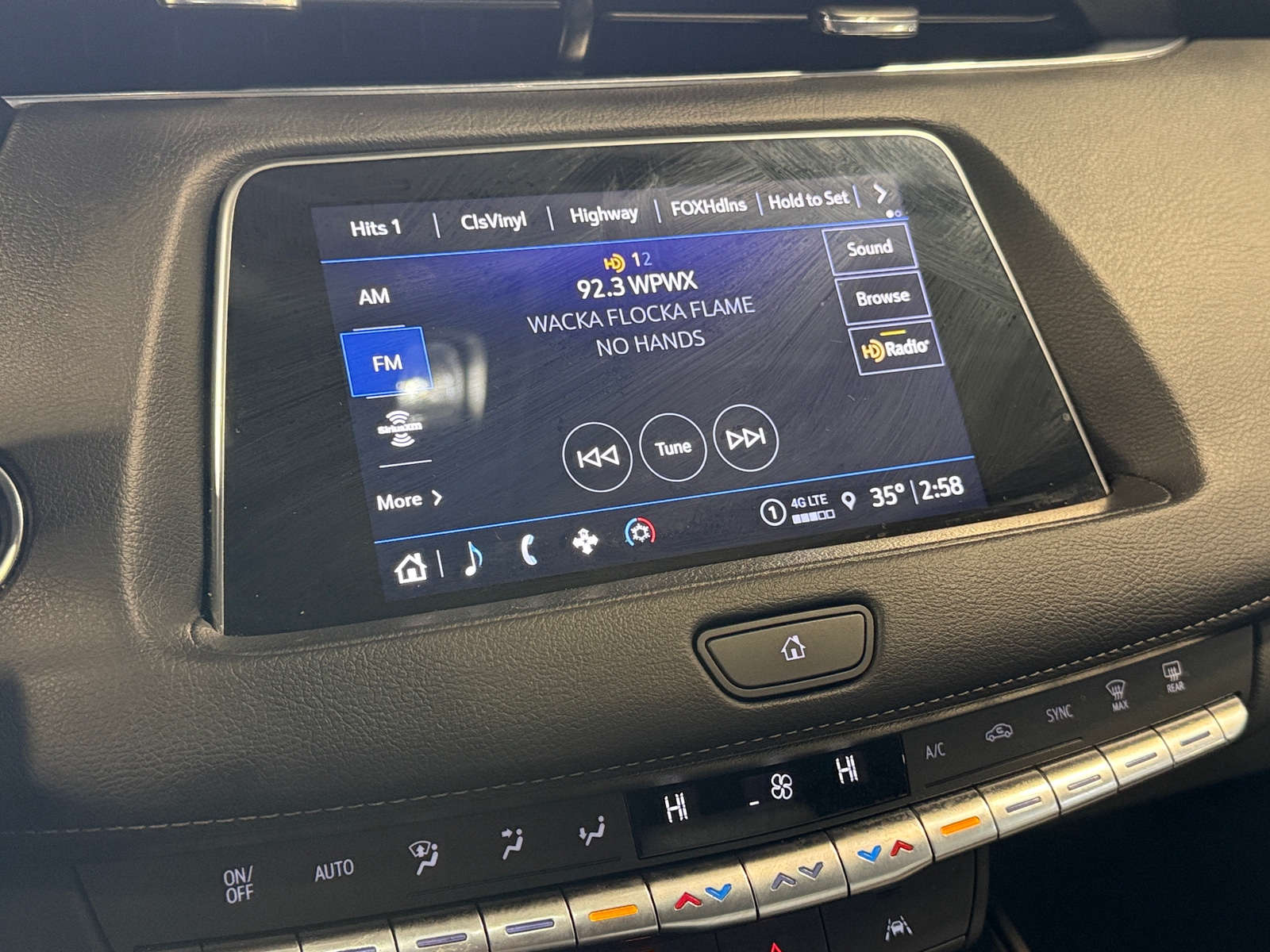 Thumbnail: 2023 Cadillac XT4 - 3